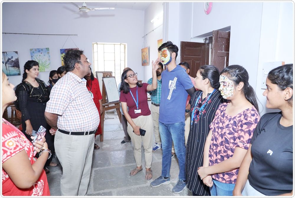 दयानन्द महाविद्यालय अजमेर में फेस पेन्टिंग प्रतियोगिता